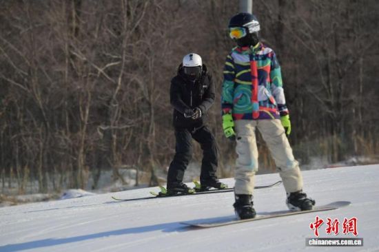 ��ѩ�ۺ������ڼ����е�ѩ����ѩ��(�Y�ψD)���� �z