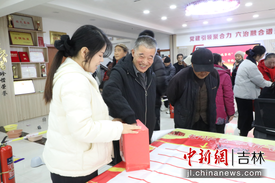 ���񅢼ӻ��(d��ng)�F(xi��n)��(ch��ng)�� ��ʯ��ί������/���D