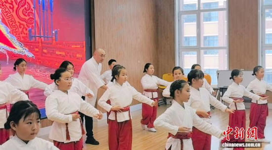 �����݆Tʷ����(qu��n)���ڽoС�W(xu��)�������n����ʯ���� �z