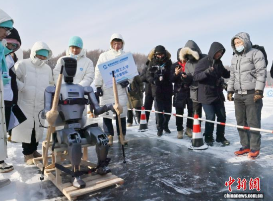 1��10�գ������L����һ���C���˱�ѩِ�У��C�������������ϓ]��ѩ�����ڱ����ϊ^����������������ӛ�� ���� �z