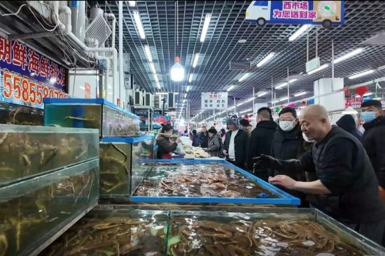 市民購(gòu)買(mǎi)年貨 市民購(gòu)買(mǎi)年貨