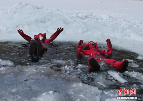 2��5��������ʡ�L���У�һ헪��صı����Ŀ���������ο�ǰ���w����ڇ�������������c��������Ŀ�ļtɫ�����b������ȻƯ���ڱ���֮�������܄e�µı�ѩ��Ȥ�������� �z