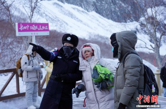 ���軨Ů�Ӿ���(w��)����ڜ�Ȫ�V�����ο�ָ�����[·�������w�� �z