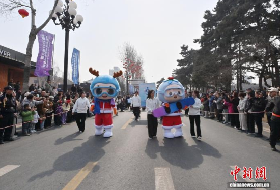 3��21�գ��L(zh��ng)��2027��33�������W(xu��)�������\(y��n)��(d��ng)��(hu��)�������ڼ����L(zh��ng)���c��Ҋ������������ӛ�� ���� �z